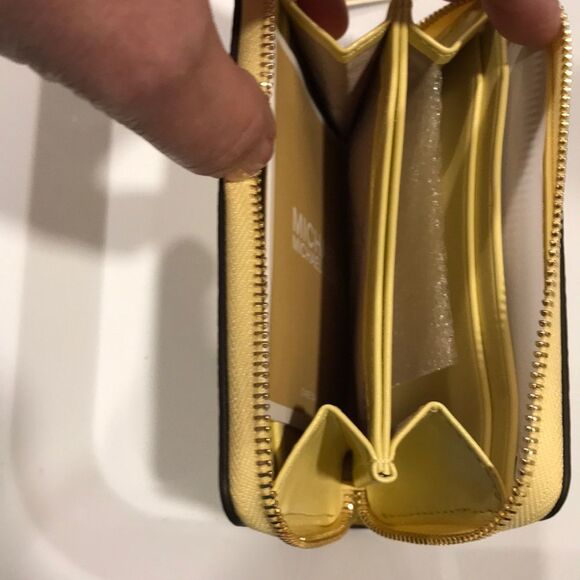 NWT Michael Kors card case - Picture 3 of 4